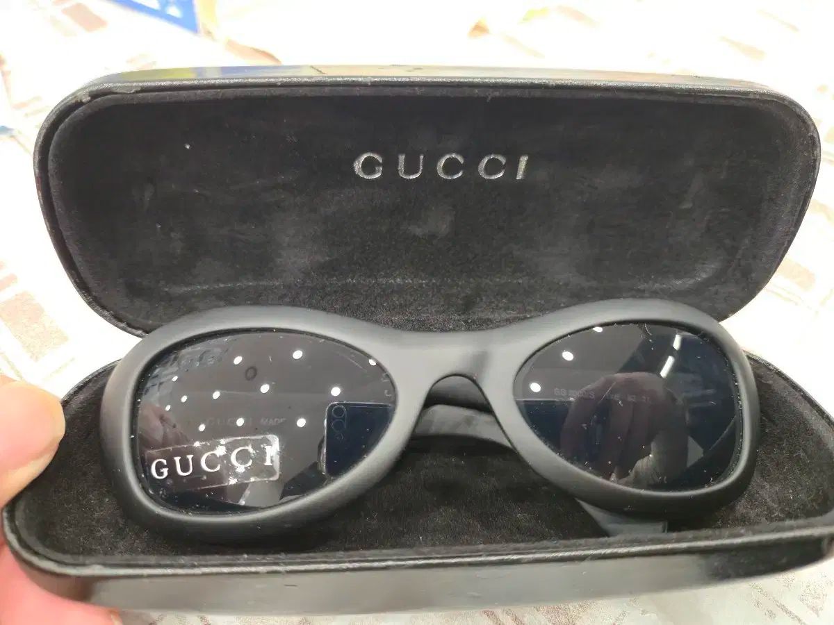 グッチ サングラス ブラック ケース 含む
