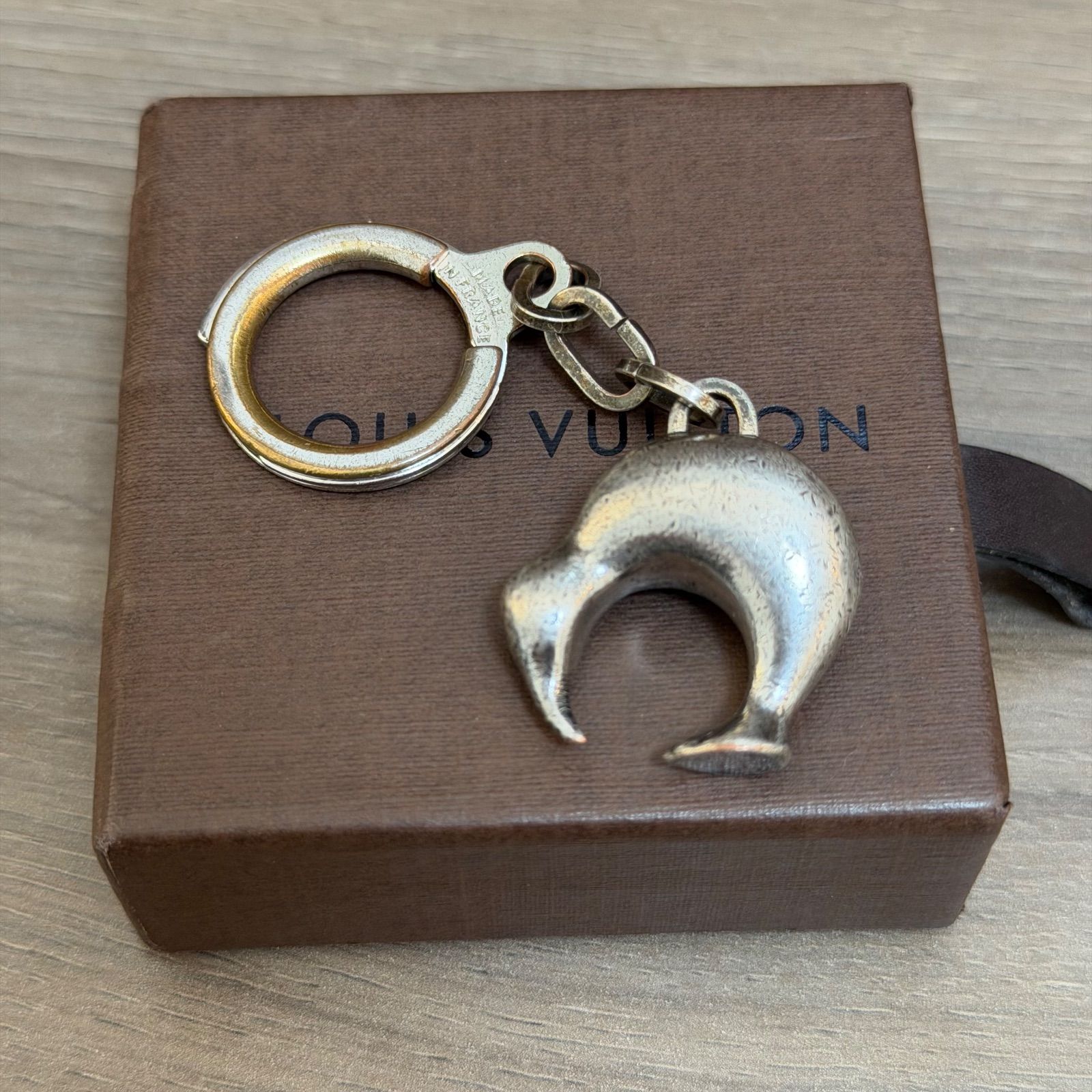 使用感なし　美品　ルイヴィトン　ルイヴィトンカップ2003　キウイ　キーホルダー ☆ルイヴィトン キーリング ヴィトンカップ 2003年限定 キウイモチーフ
