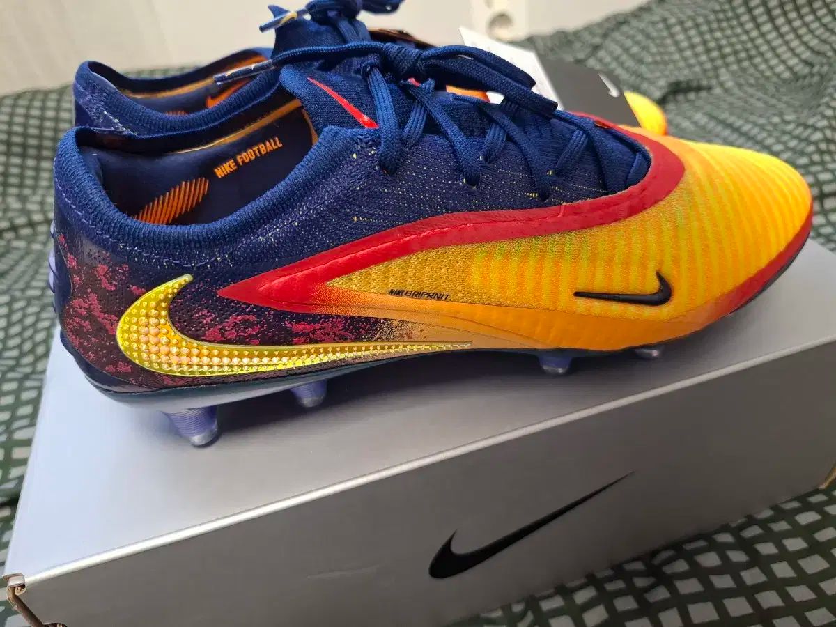  NIKE ナイキ FANTOM 6 エリート AG-PRO エルリング ホール 270 サイズ フットサルシューズ シューズ