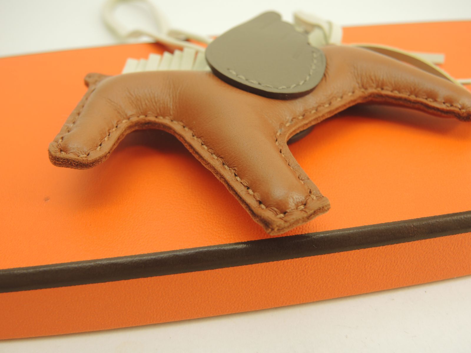  エルメス ロデオPMペガサス アニューミロ クレ茶エトープ バッグチャーム W 3 その他 小物