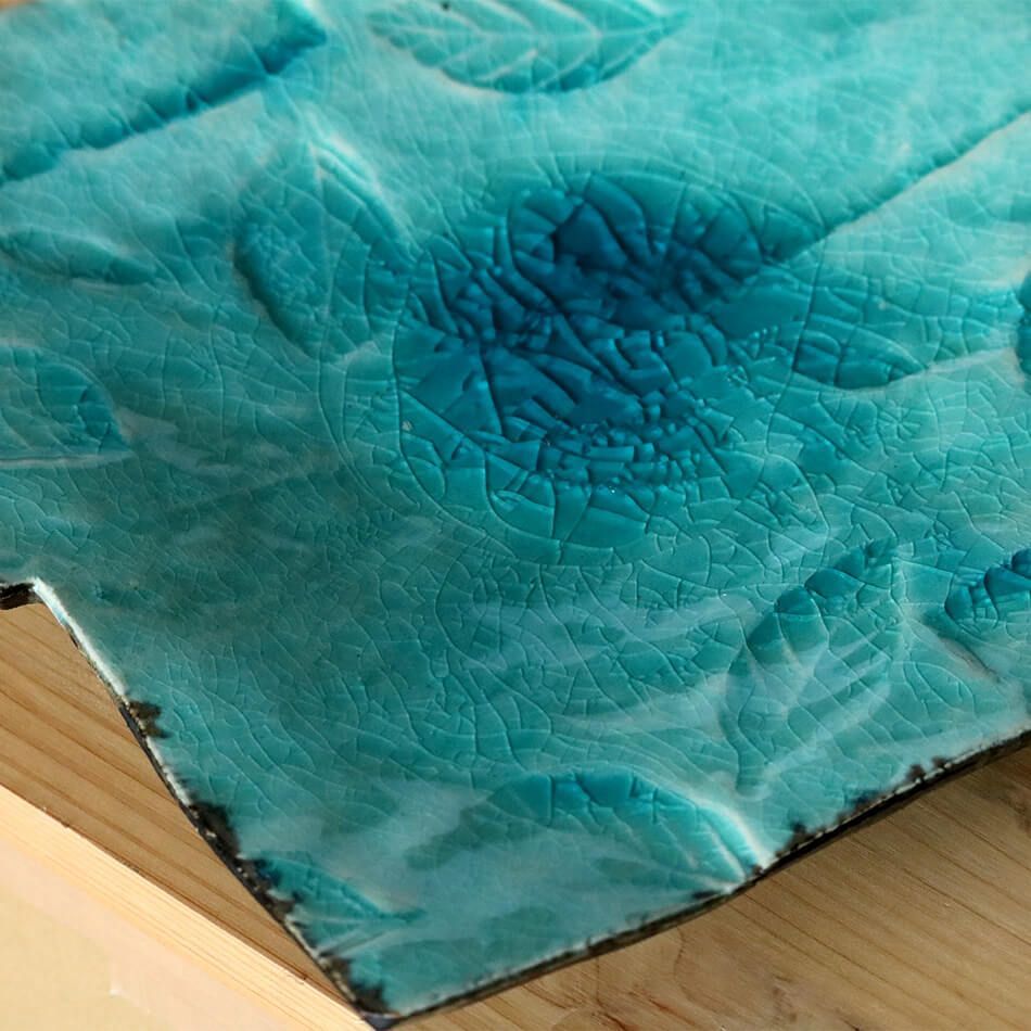 梶原慶治 青釉木ノ葉文角皿