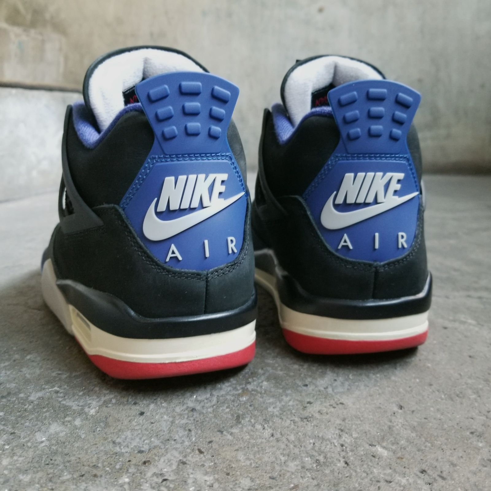 NIKE AIR JORDAN 4 RETRO 