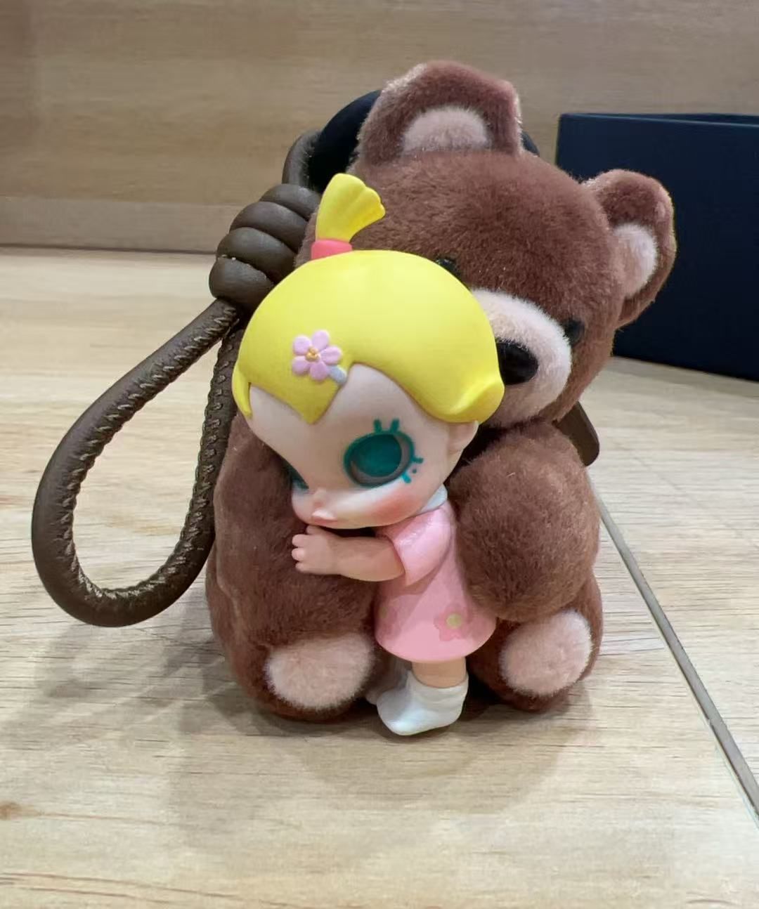 POP MART Molly A Bear Hug ベース カスタムBOX