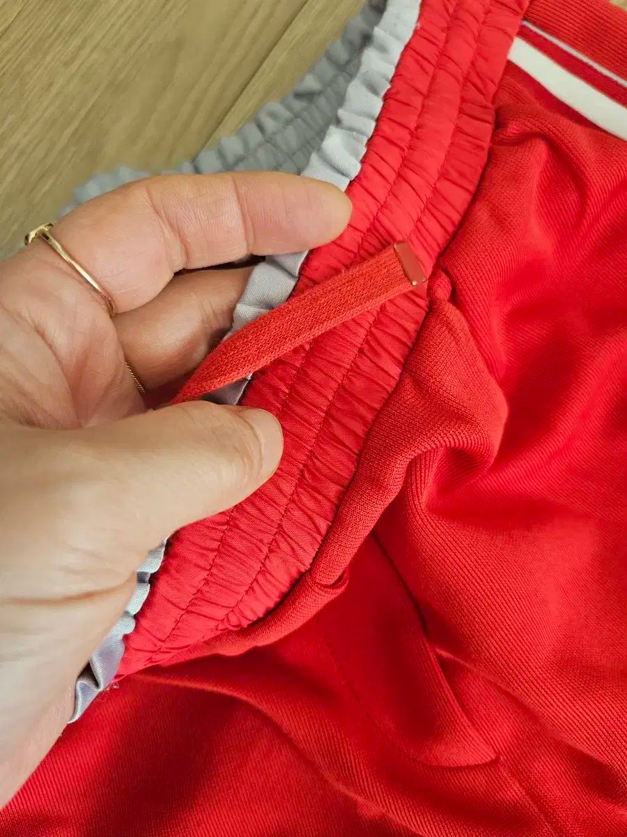 The HANDSOME レッド トレーナー パンツ