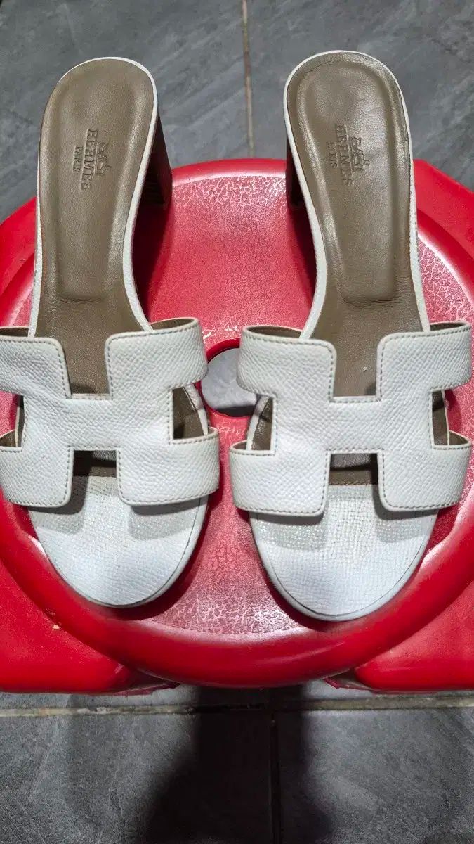 エルメス カーフスキン- ブラン サンダル スリッパ ダストバッグ あります