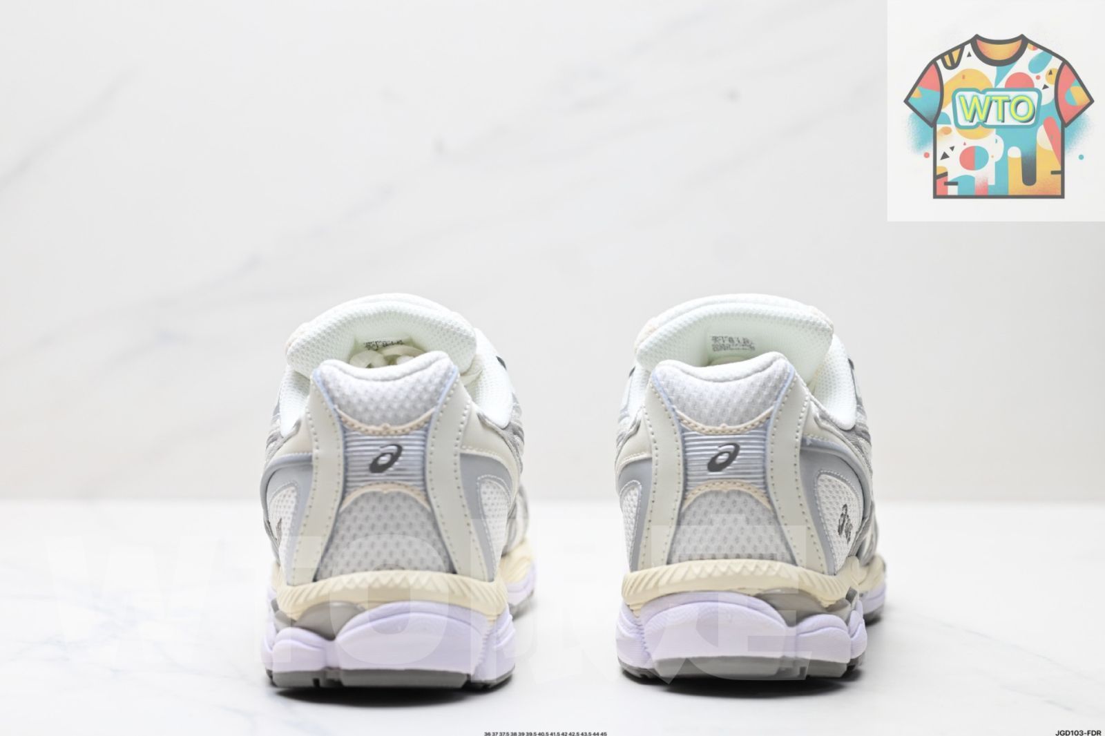  アシックス ASICS GEL - NYC 2055 は 通気性のあるメッシュ素材と一部の合成革素材を た upper 鞋面 を採用しています スニーカー 靴