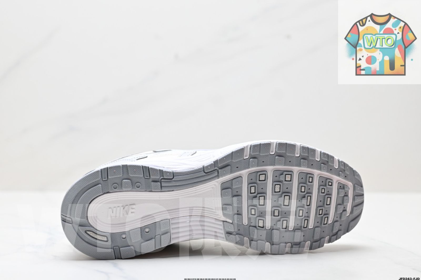  ナイキ Nike Initiator Running レトロパパシューズランニングシューズ スニーカー 靴