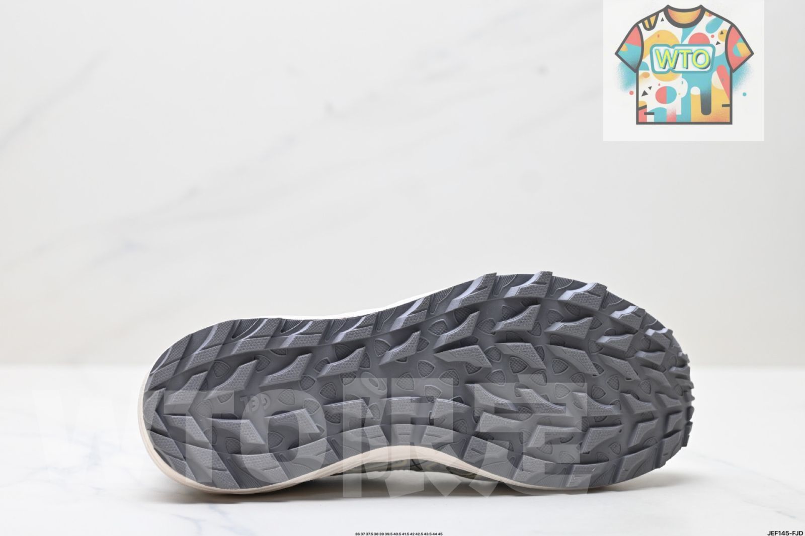 カップル川を遡る靴GEL