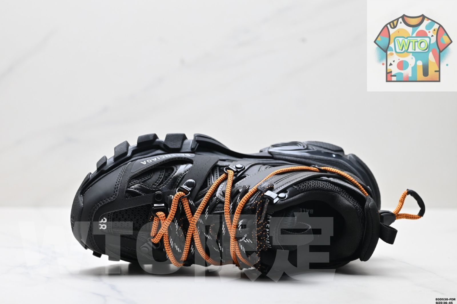 バレンシアガ Balenciaga Track Trail 丸首 まるがしら レースアップロートップレトロスタイルのスニーカー