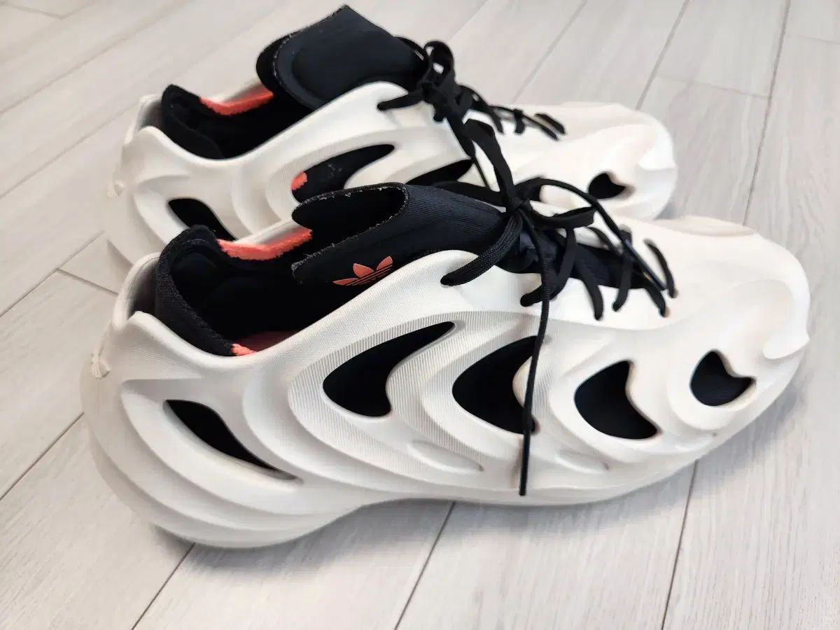 スニーカー オリジナル