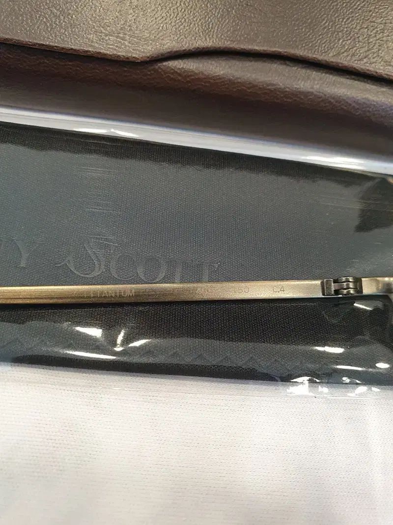 アンメガネ トニー