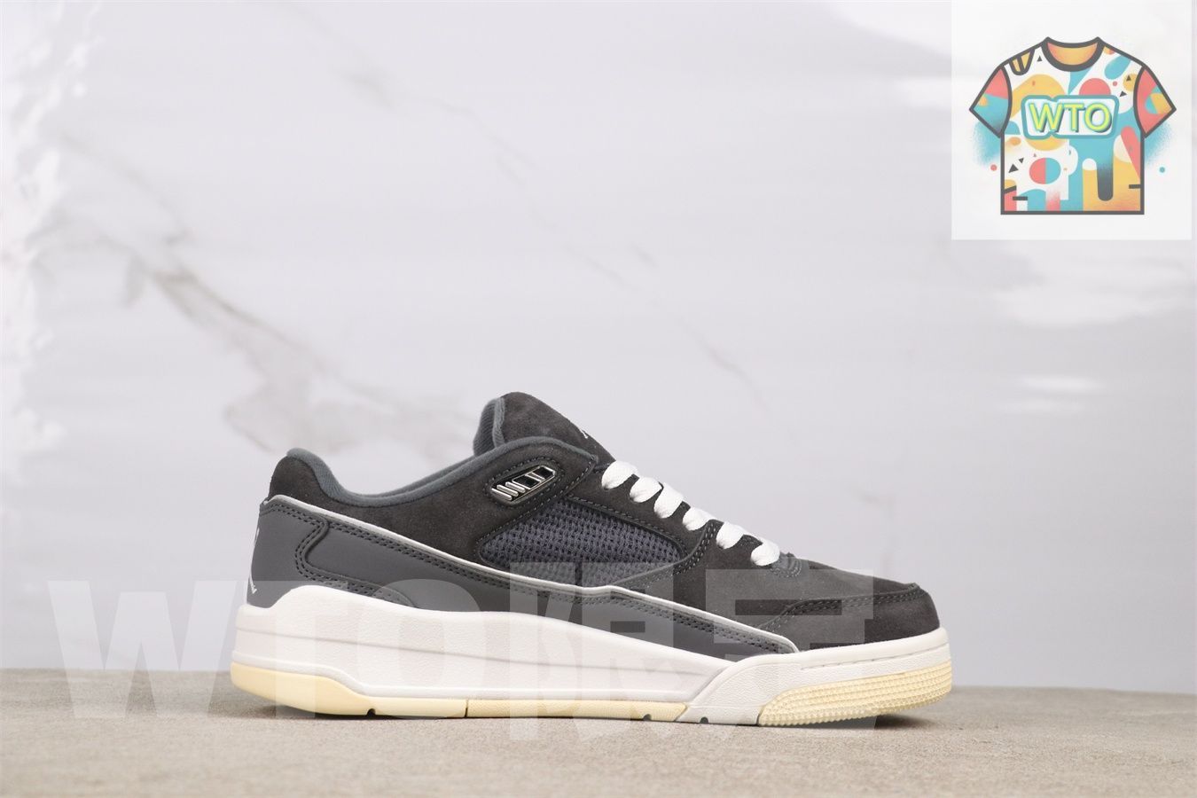 今日 Jordan HF 3255-002 ジョーダン 4 ホワイトグレーブラック White Gray Black