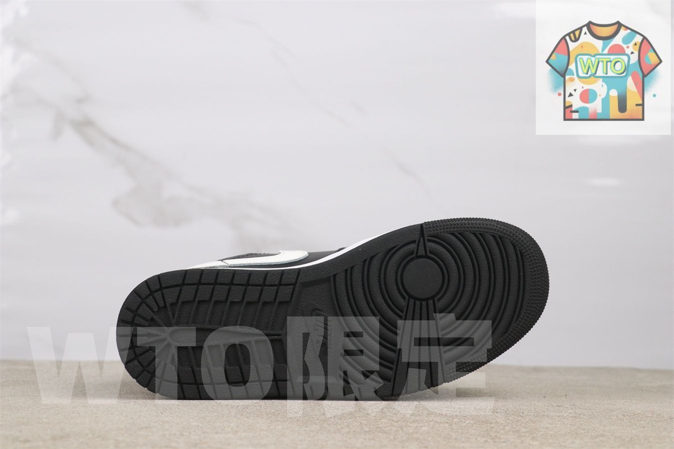  今日 エアジョーダン 1 ローカット 553558-043 ブラックホワイト スニーカー 靴