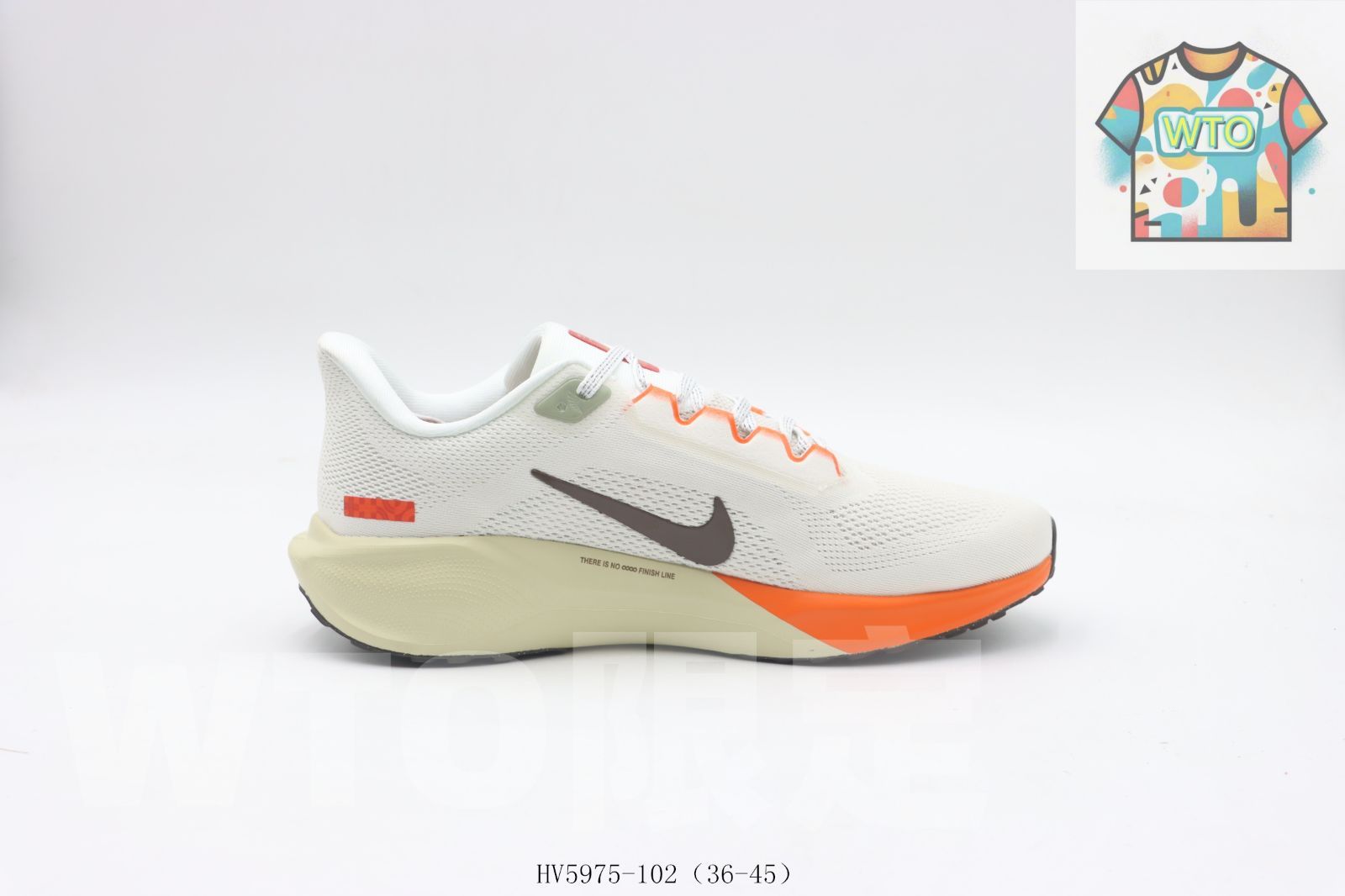 今日 ナイキのランニングシューズ 白と茶色 ブラウン とオレンジ HV 5975 - 102-WTO輸入0
