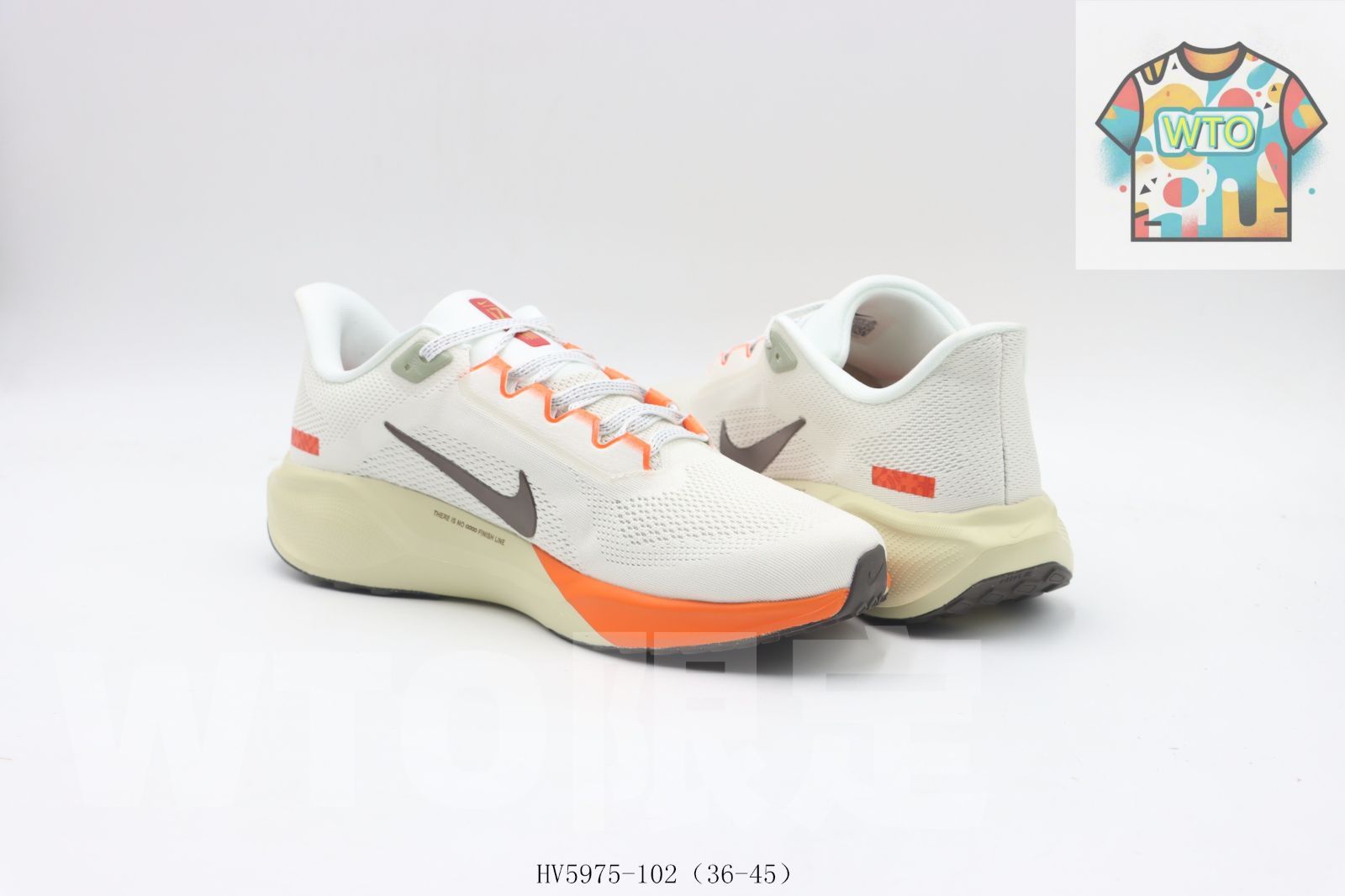  今日 ナイキのランニングシューズ 白と茶色 ブラウン とオレンジ HV 5975 - 102-WTO輸入0 スニーカー 靴