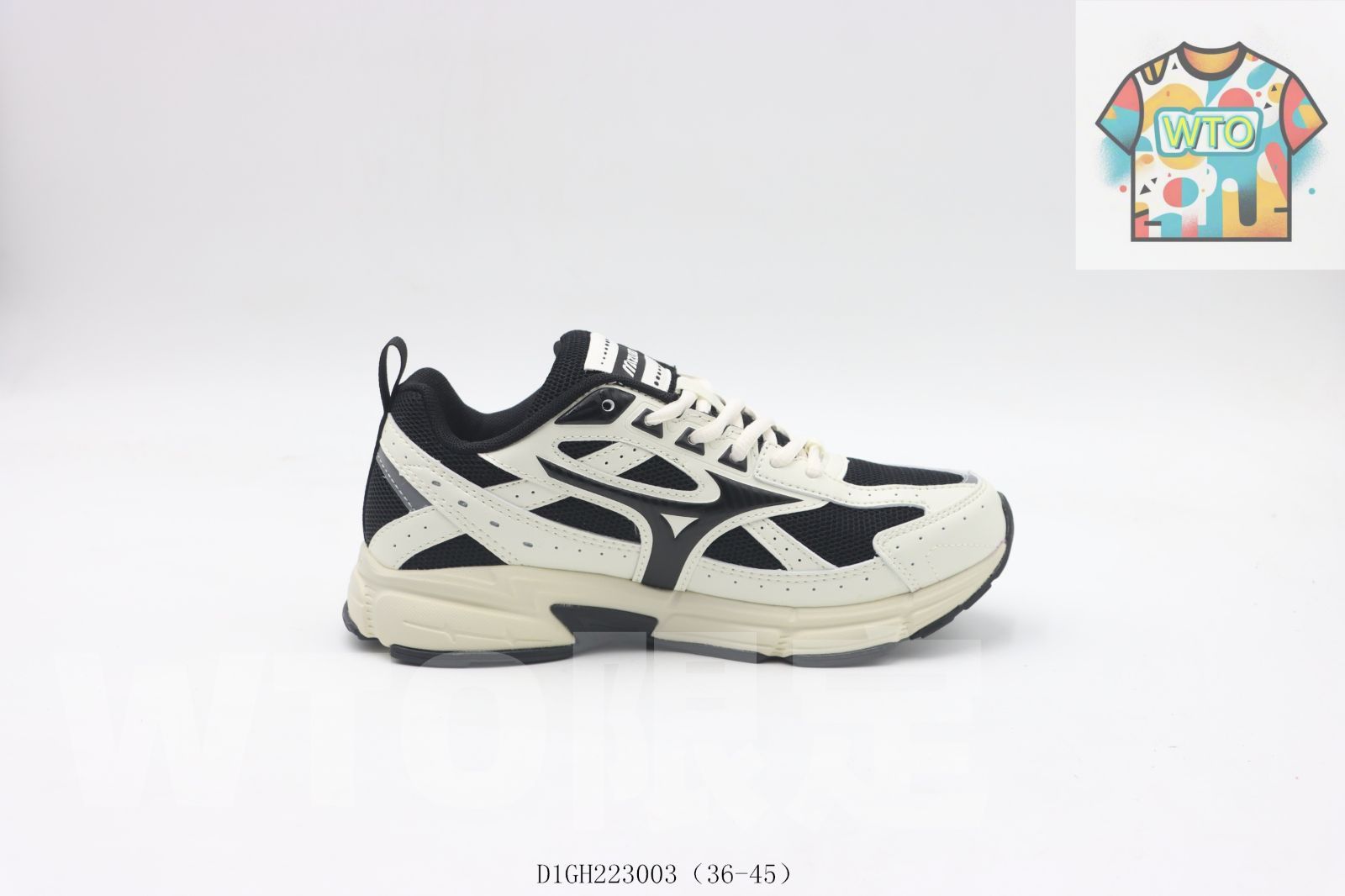 今日 ミズノのランニングシューズ ホワイト＆ブラック -WTO輸入0