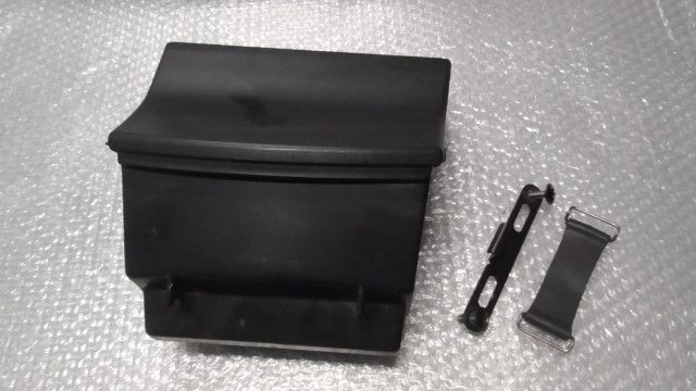 ZRT 20 A 029 xxx の 小物入れ