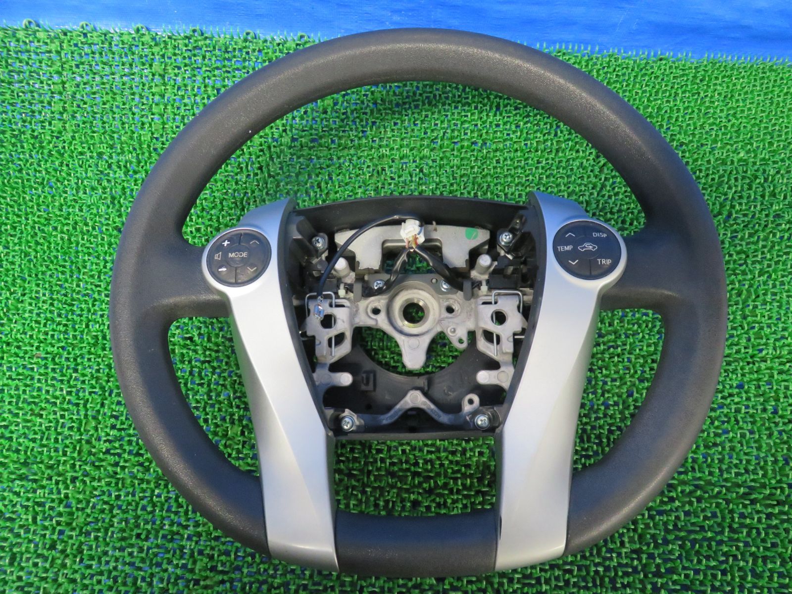 良品 プリウス30 前期 トヨタ純正 ハンズフリー ステアリングスイッチ プリウス30 純正ハンドル 良品 プリウス30 前期 トヨタ純正 ハンズ