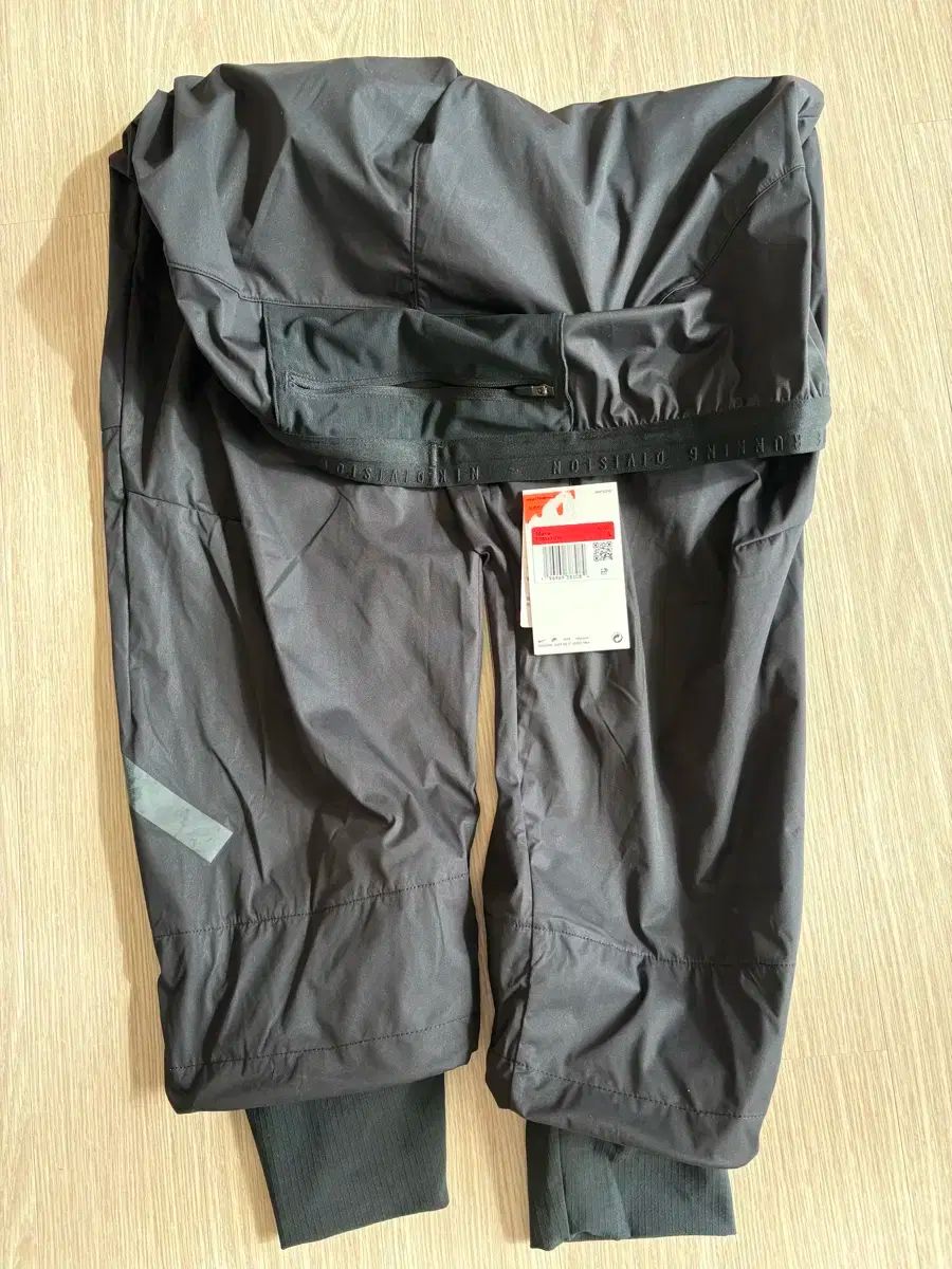 ナイキ ディヴィジョン フェノム ランニング ズボン