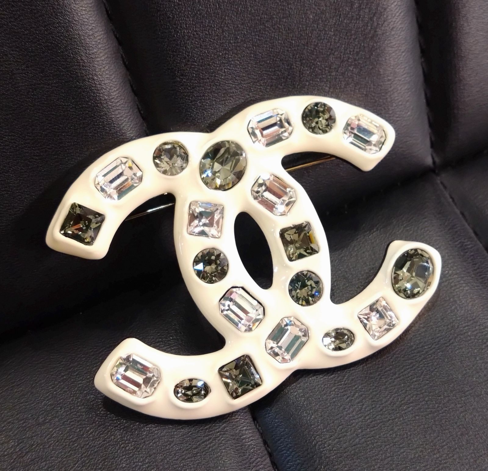 NA 04813 CHANEL シャネル B 19 ココマーク ラインストーン ブローチ ホワイト