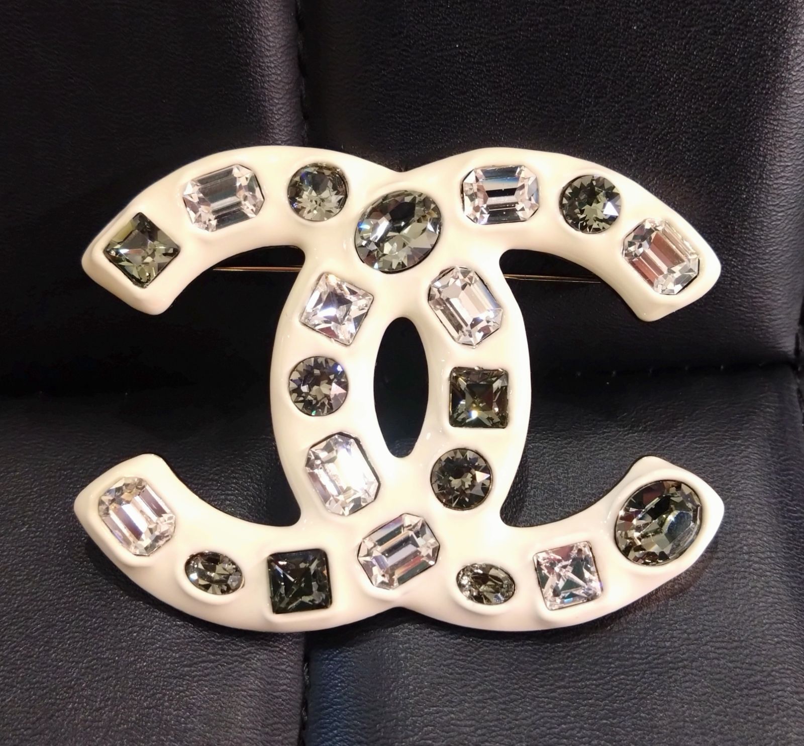 NA04813 CHANEL シャネル B19 ココマーク ラインストーン ブローチ ホワイト