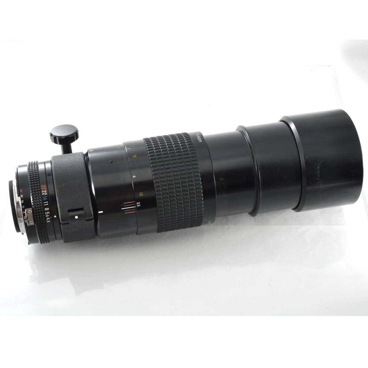 僅かなキズを抱えたレンズ君 ニコン