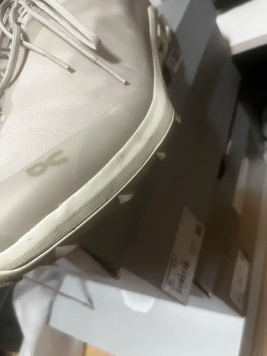 単 ランニング x パフ クラウドベンチ スニーカー