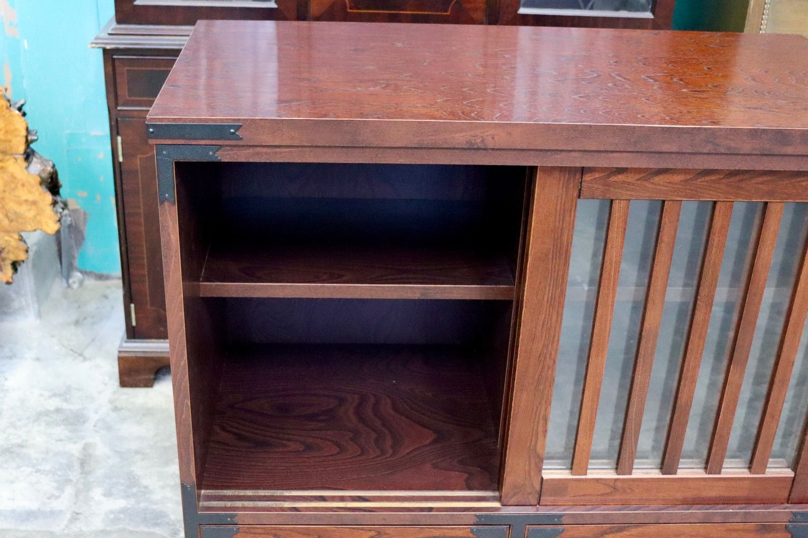 欅材 レトロ茶箪笥 水箪笥 古家具 昭和 アンティーク 収納棚 サイドボード 昭和レトロ 茶箪笥 飾り棚 ガラス扉 サイドボード 古家具 古民家