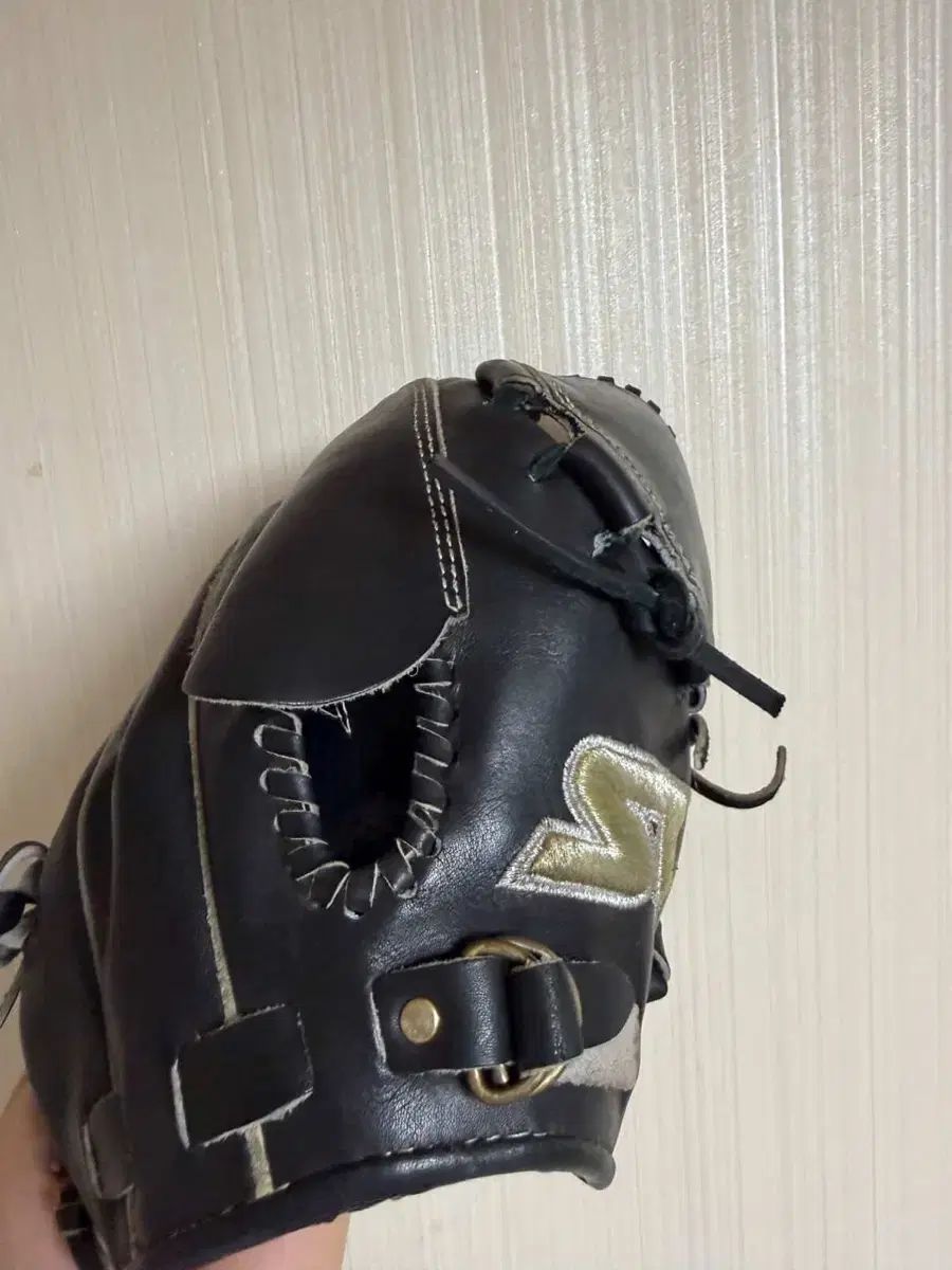 ストーム1級オーダー投手用グローブ