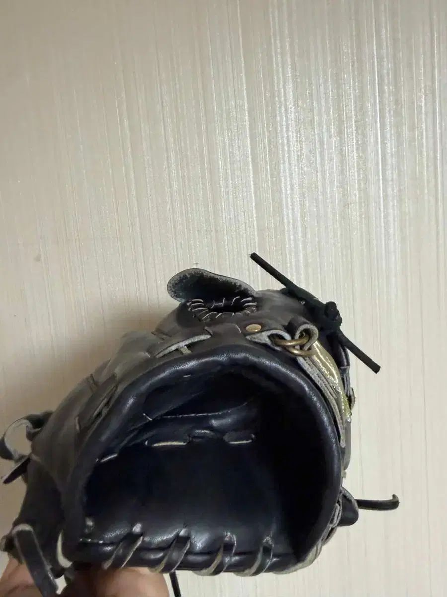 ストーム1級オーダー投手用グローブ
