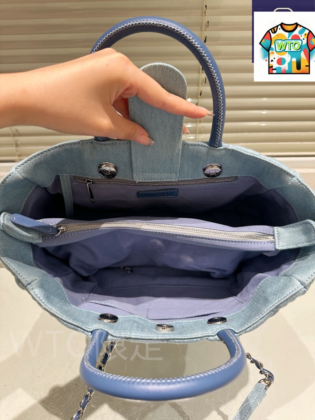 デニム素材にゴールドハードウェアを配した実用的デザイン-WTO輸入2