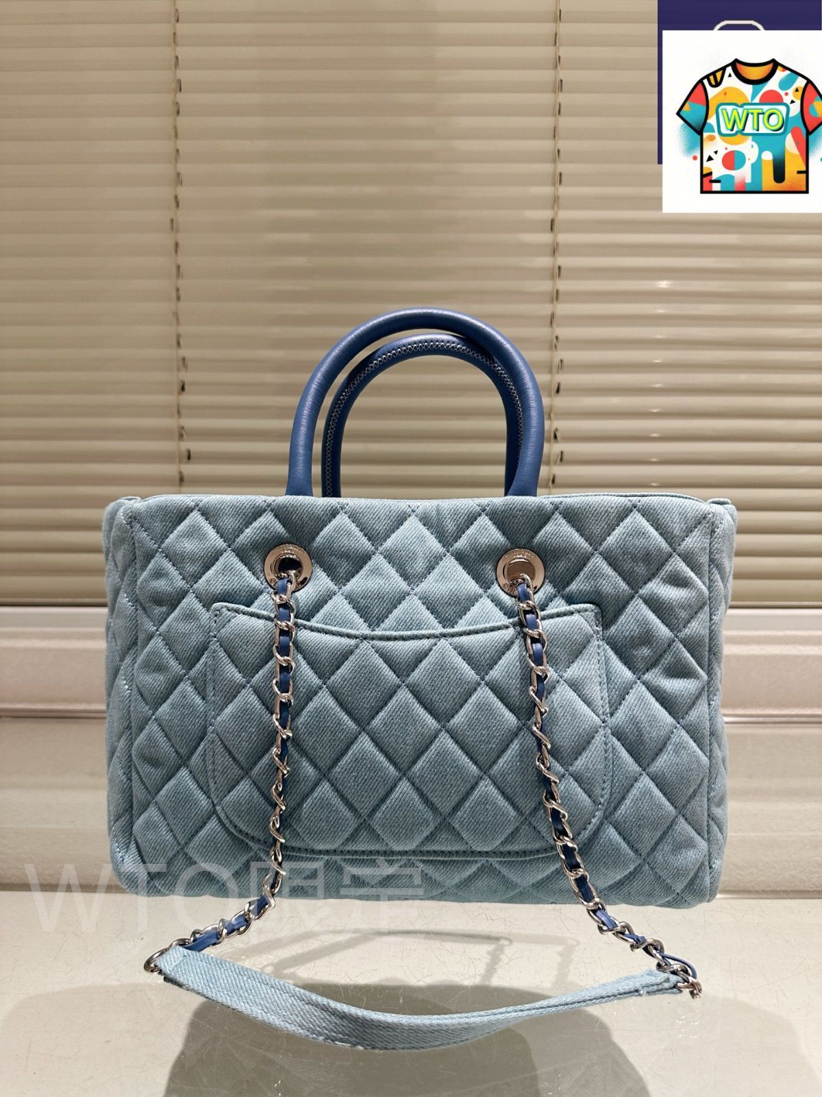 デニム素材にゴールドハードウェアを配した実用的デザイン-WTO輸入2