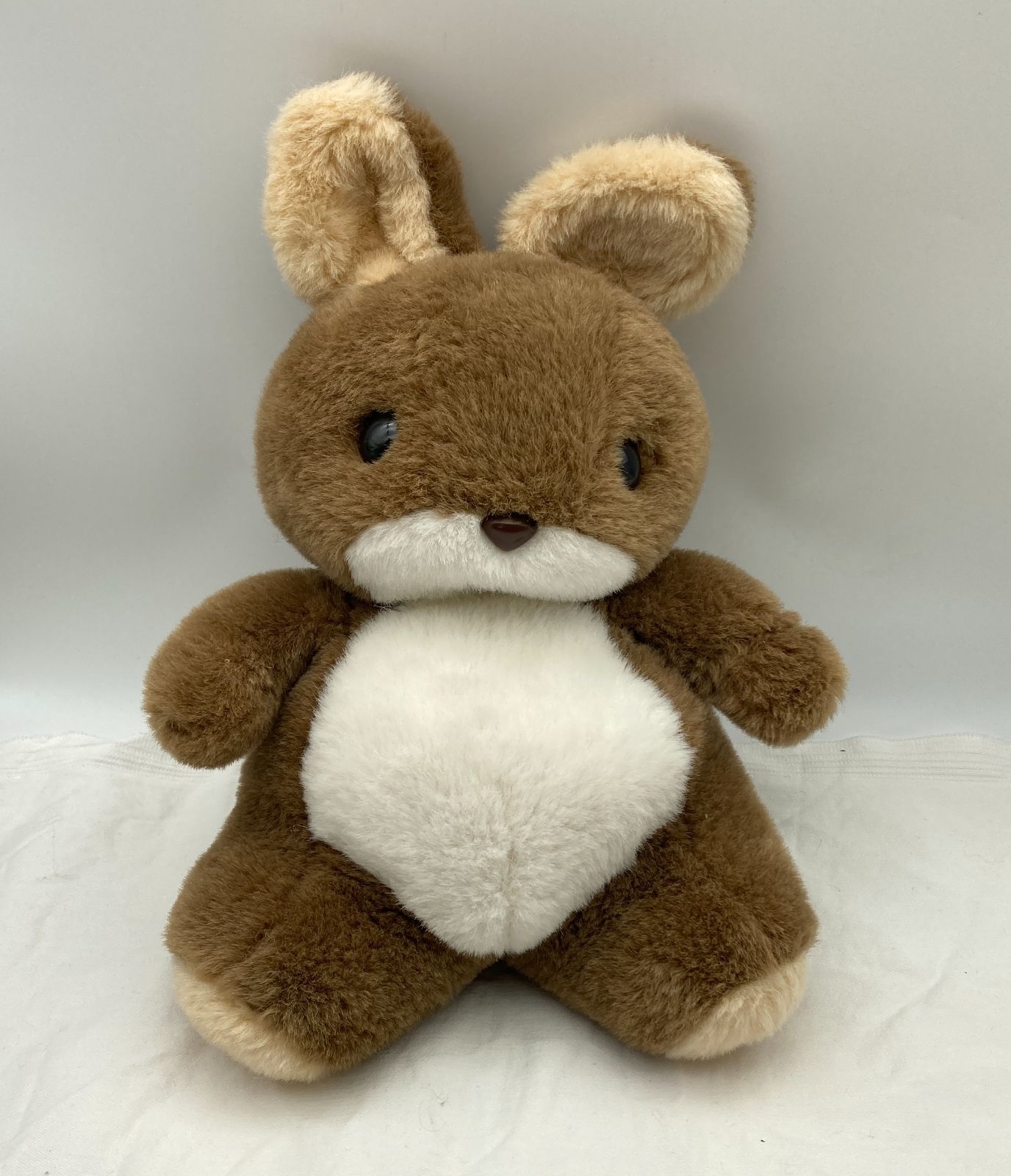 サンアロー（Sun Arrow）製の昭和レトロな可愛いウサギのぬいぐるみ