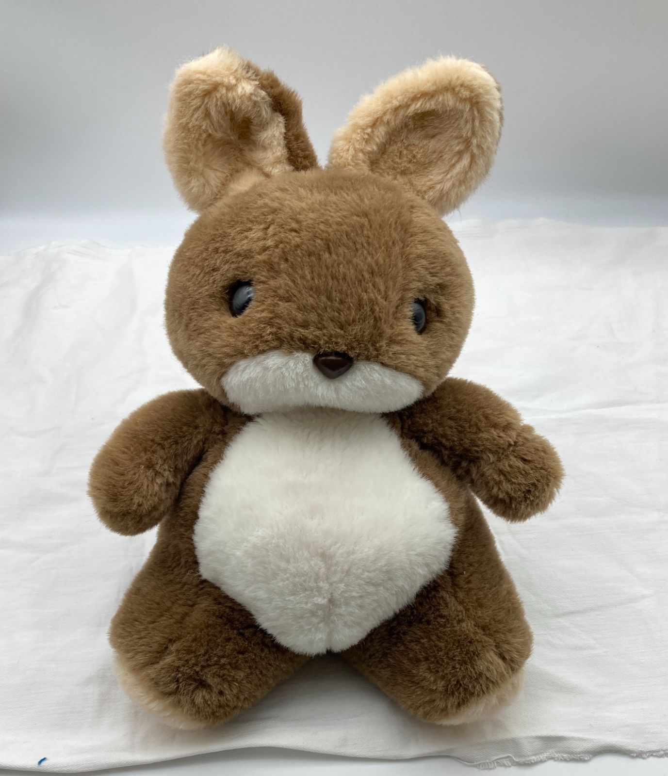 サンアロー（Sun Arrow）製の昭和レトロな可愛いウサギのぬいぐるみ