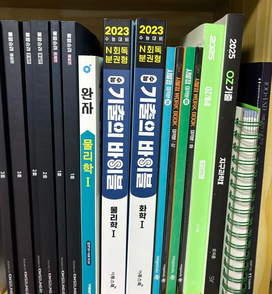 １週間の大学入試能力試験割引 毎月勝利 カン ミンチョルの過去問分析 ギセンジップ マザートン ebs 大学受験能力試験特講 模擬試験