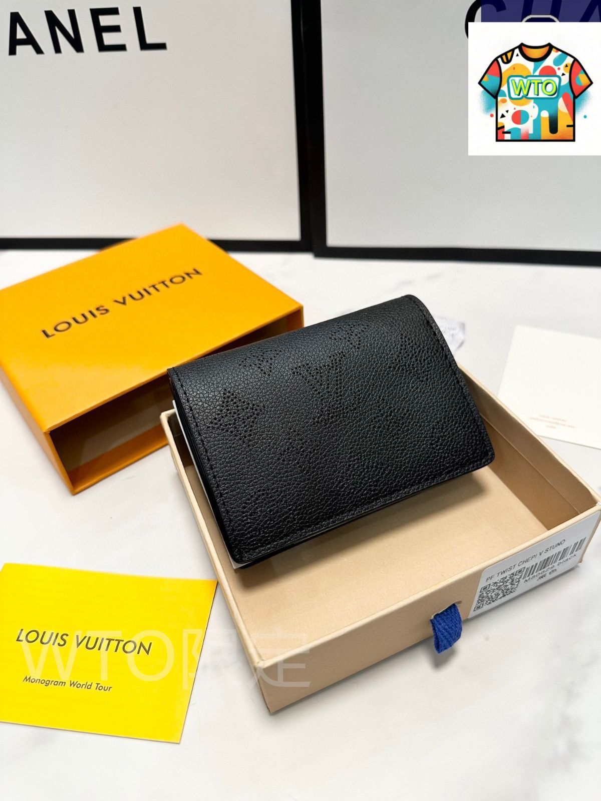 今日 Louis Vuitton ルイヴィトン ク ウォレット 柔らかいマヒナ小牛皮とパンチング装飾を採用
