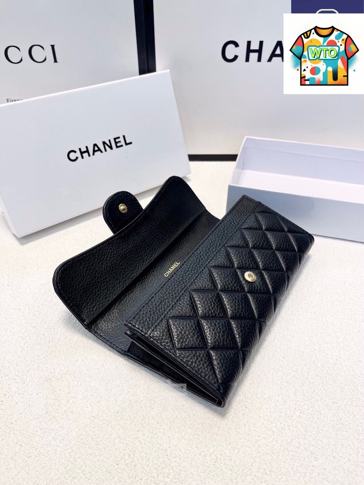 牛皮で作り精巧耐久性に優れ触感にも優れる