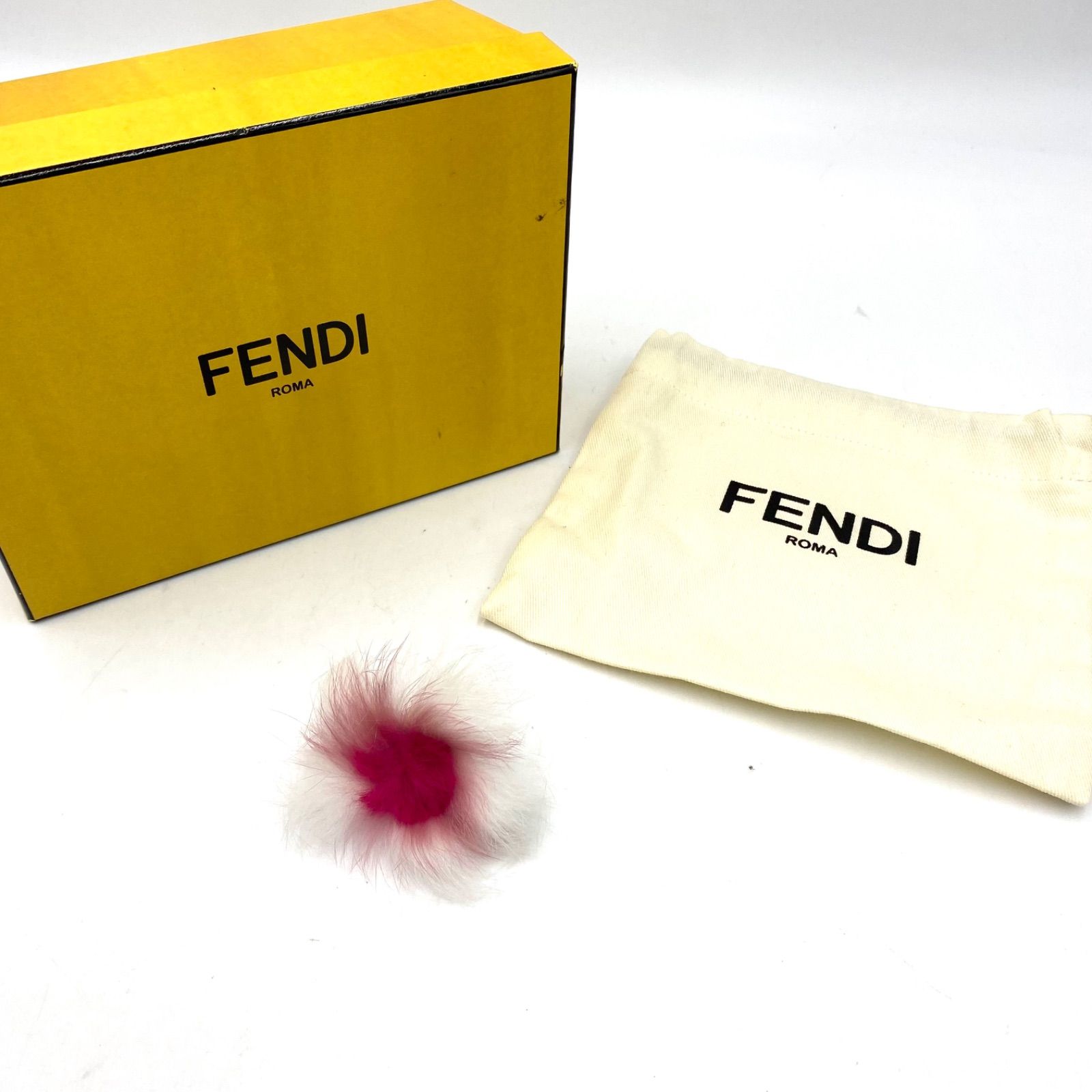 FENDI フェンディ ブローチ コサージュ ファー フラワー モチーフ ホワイト ピンク 系