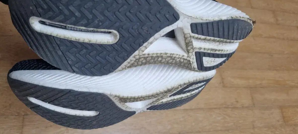 ランニングシューズ