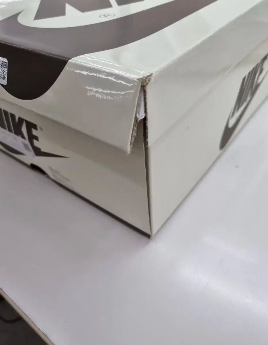 ナイキ スコット ジョーダン リバース モカ 270