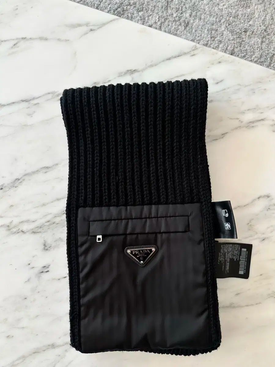  PRADA プラダ ナイロン 三角ロゴ マフラー スカーフ ユニセックス マフラー 小物