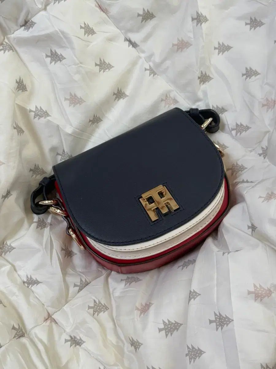 Tommy Hilfiger トミーヒルフィガー クロスバック バッグ