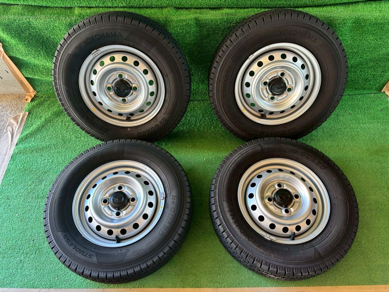 マツダ スクラムトラック DG 16 T スタッドレスタイヤスチールホイールセット 145 80 R 12 78 N LT み