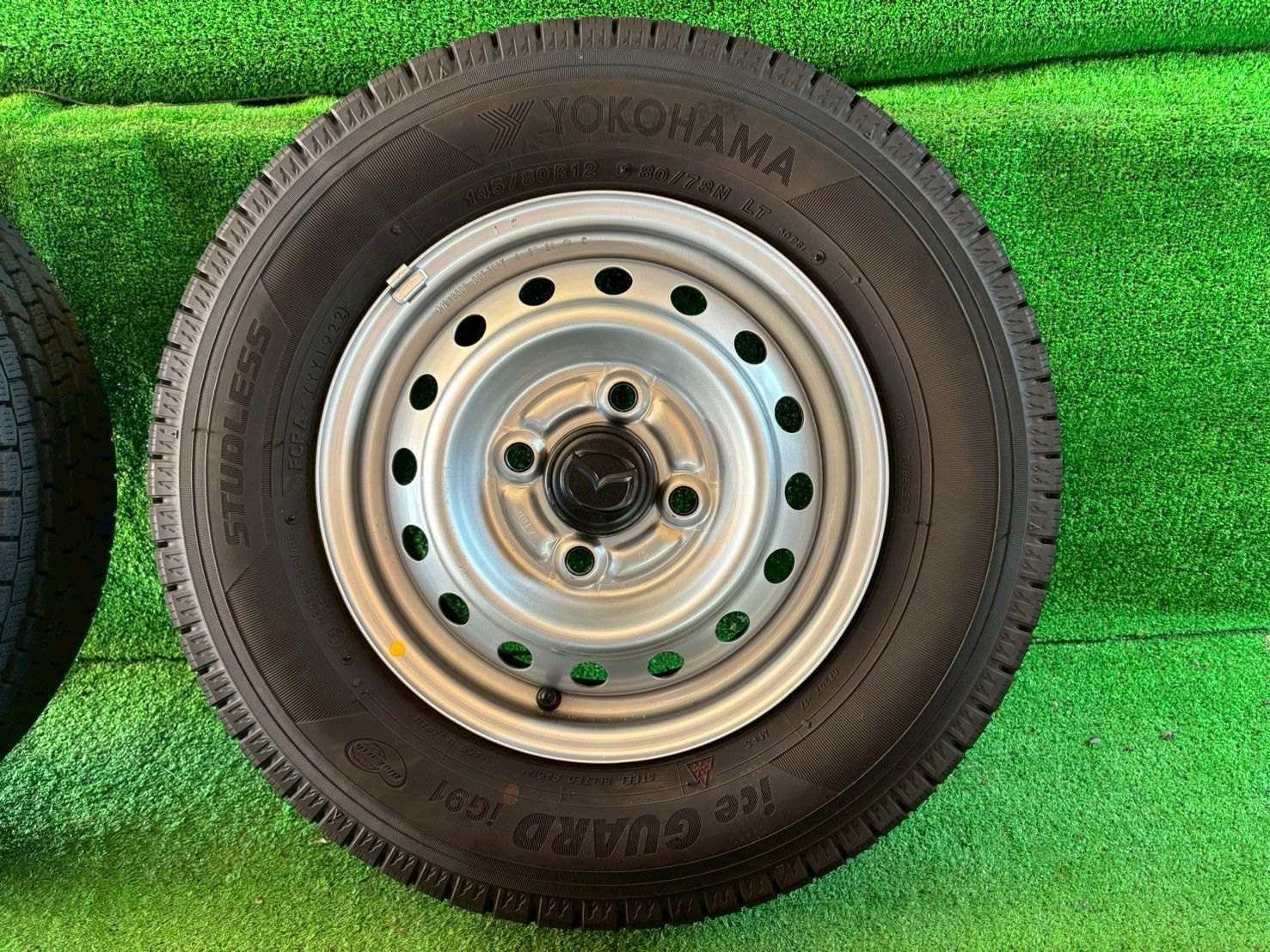 マツダ スクラムトラック DG 16 T スタッドレスタイヤスチールホイールセット 145 80 R 12 78 N LT み