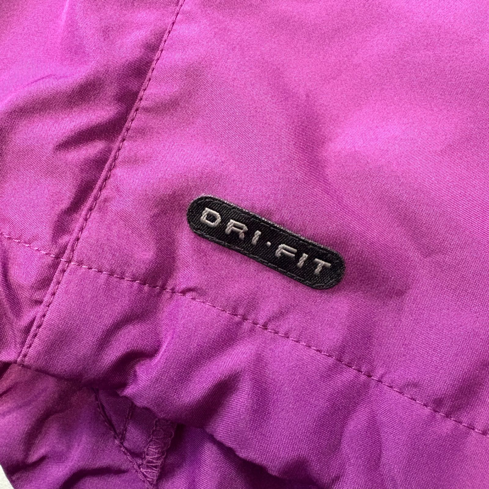  NIKE DRI-FIT ナイロンジャケット 襟スウォッシュ 袖スウォッシュ ドローコード ナイロンジャケット ジャケット アウター