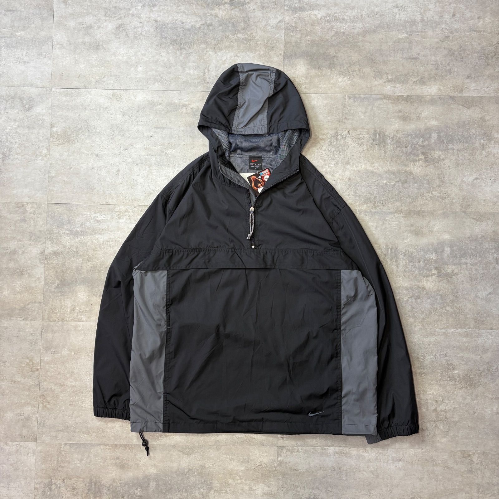 NIKE ナイロンアノラックパーカー ハーフジップ 裾スウォッシュ ドロー