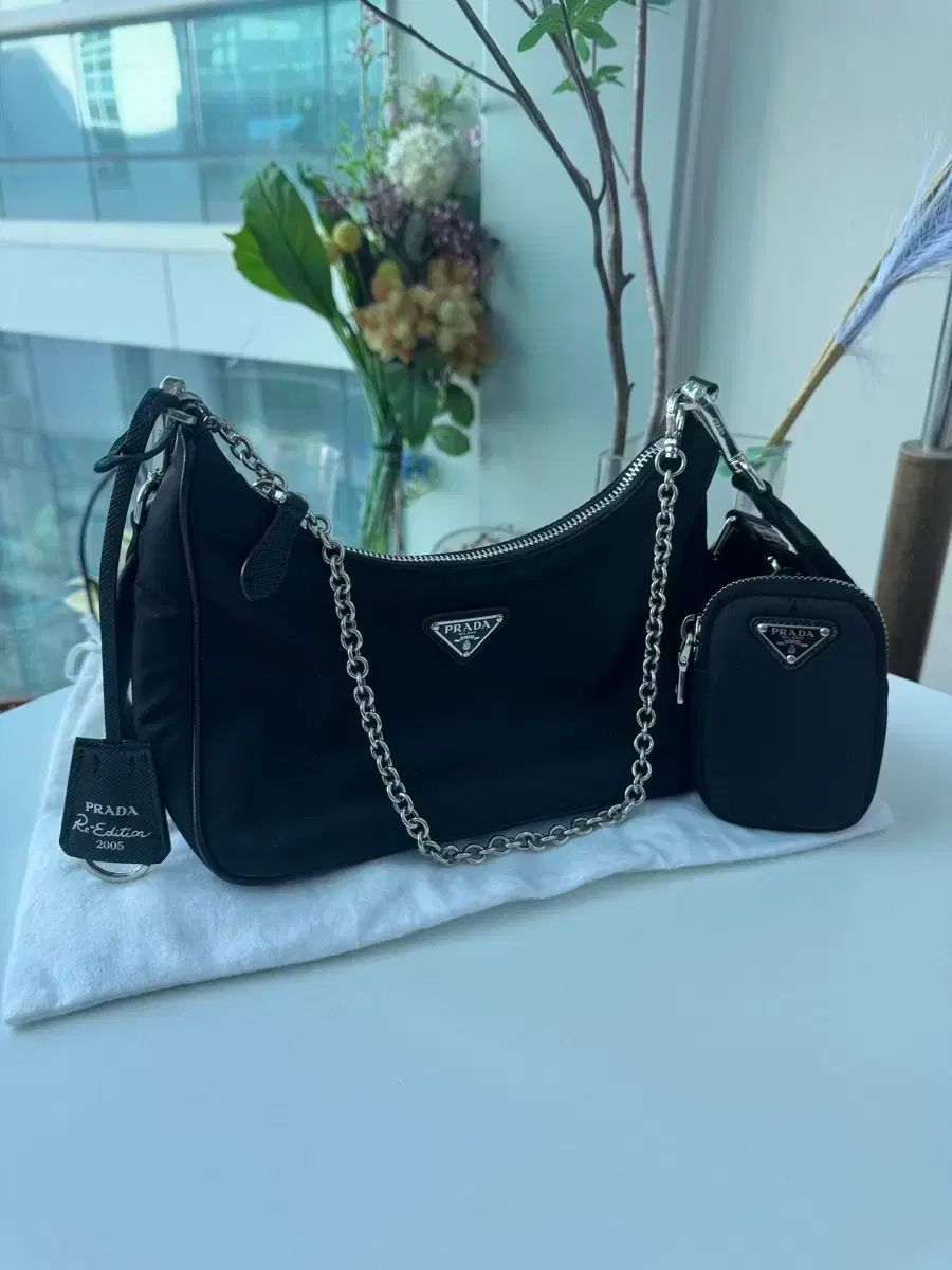 プラダ リーエディション 2005 リナイロン テスート ホーボータグ クロスバッグ