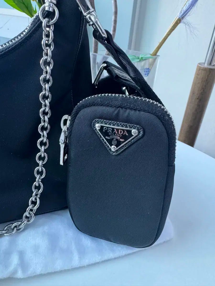 プラダ リーエディション 2005 リナイロン テスート ホーボータグ クロスバッグ