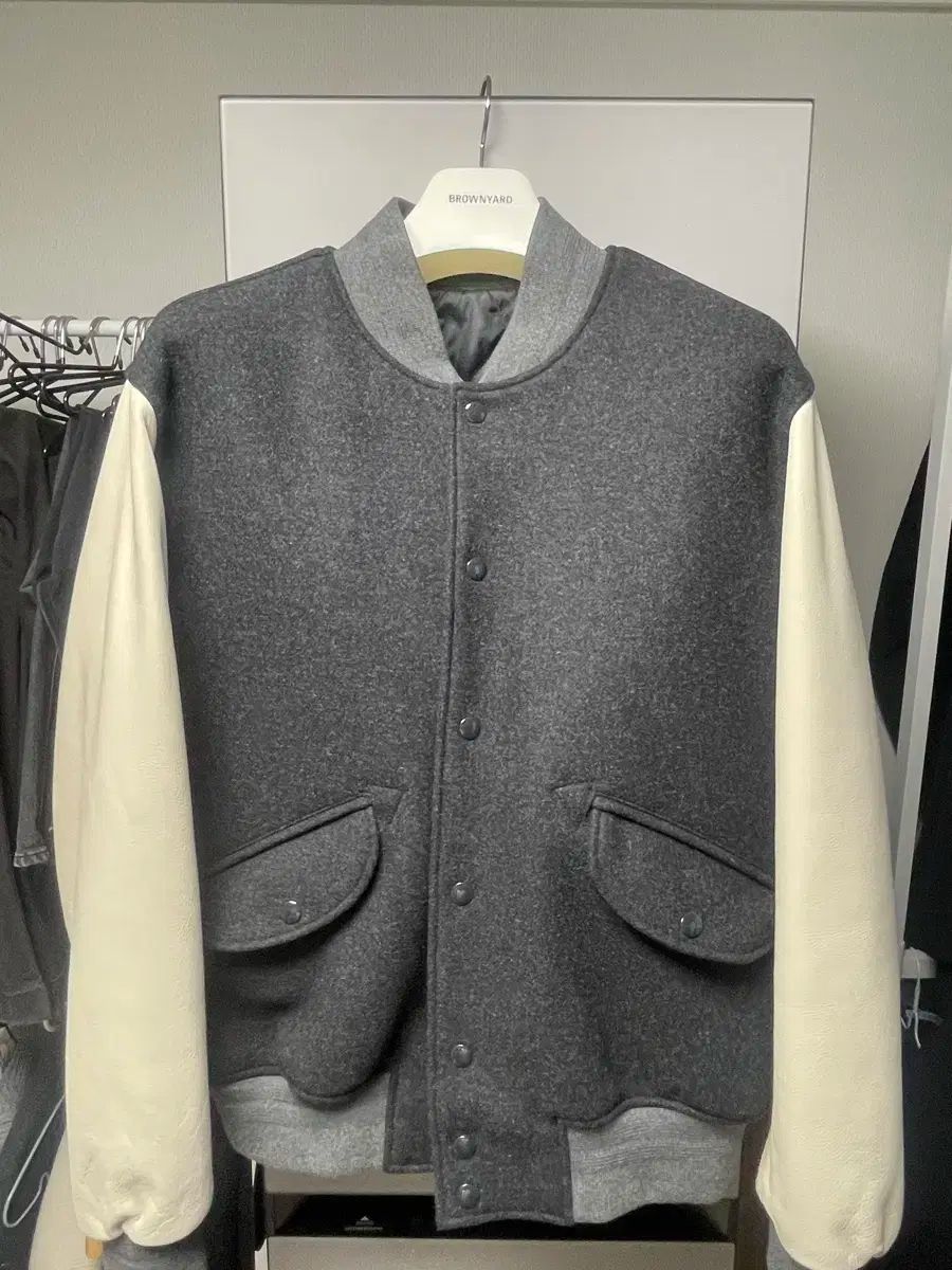 BROWNYARD ブラウンヤード スタジャン チャコール 2
