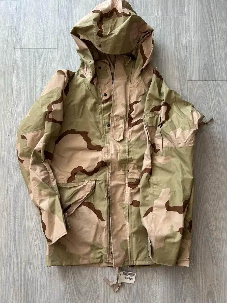 砂漠三色 ゴアテックス ジャケット ミディアム